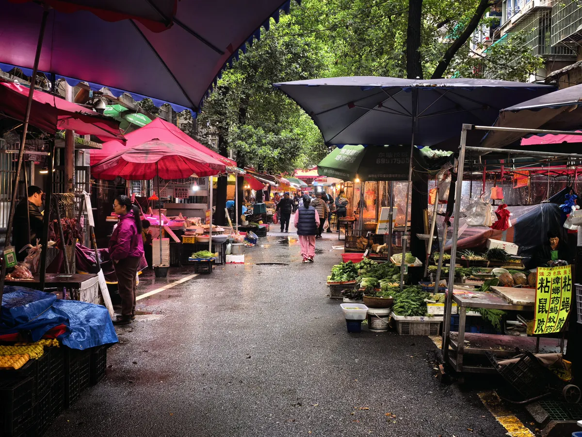 市场营业中的街道
